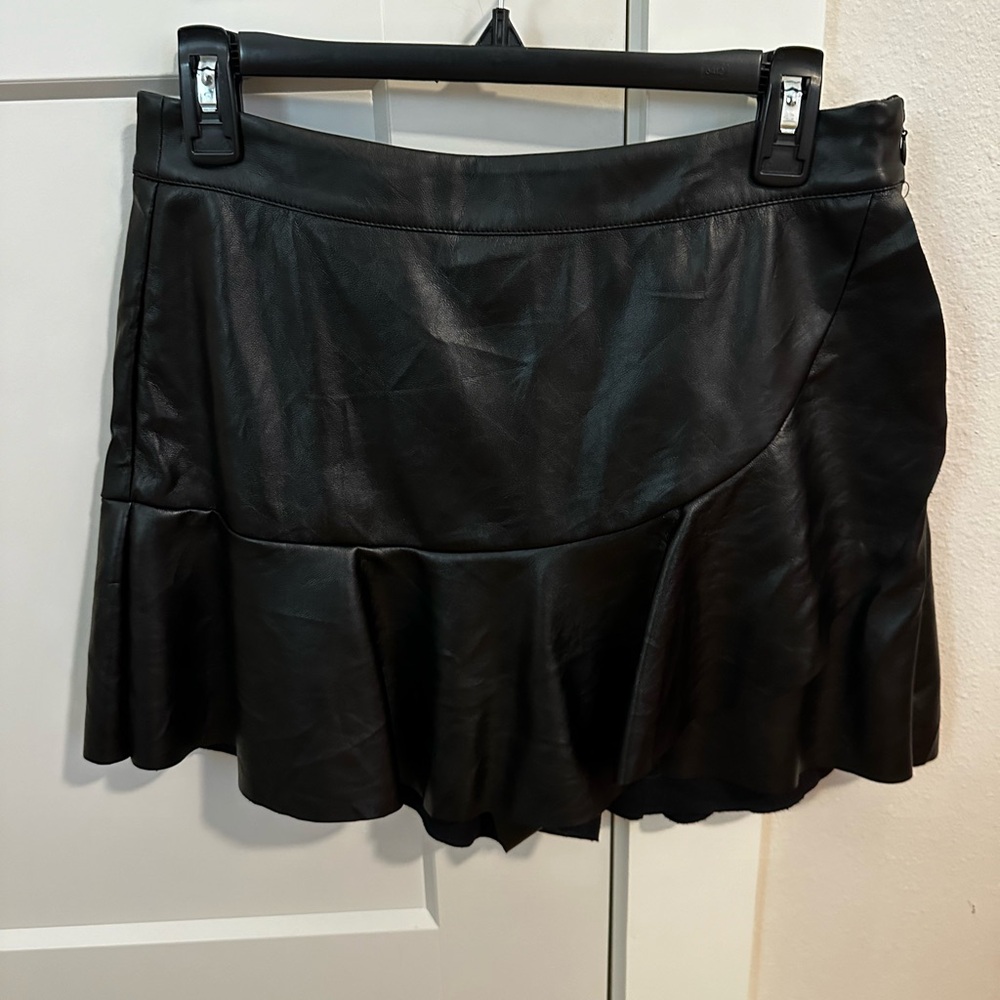 Hausen, Black Leather skirt, Size Large